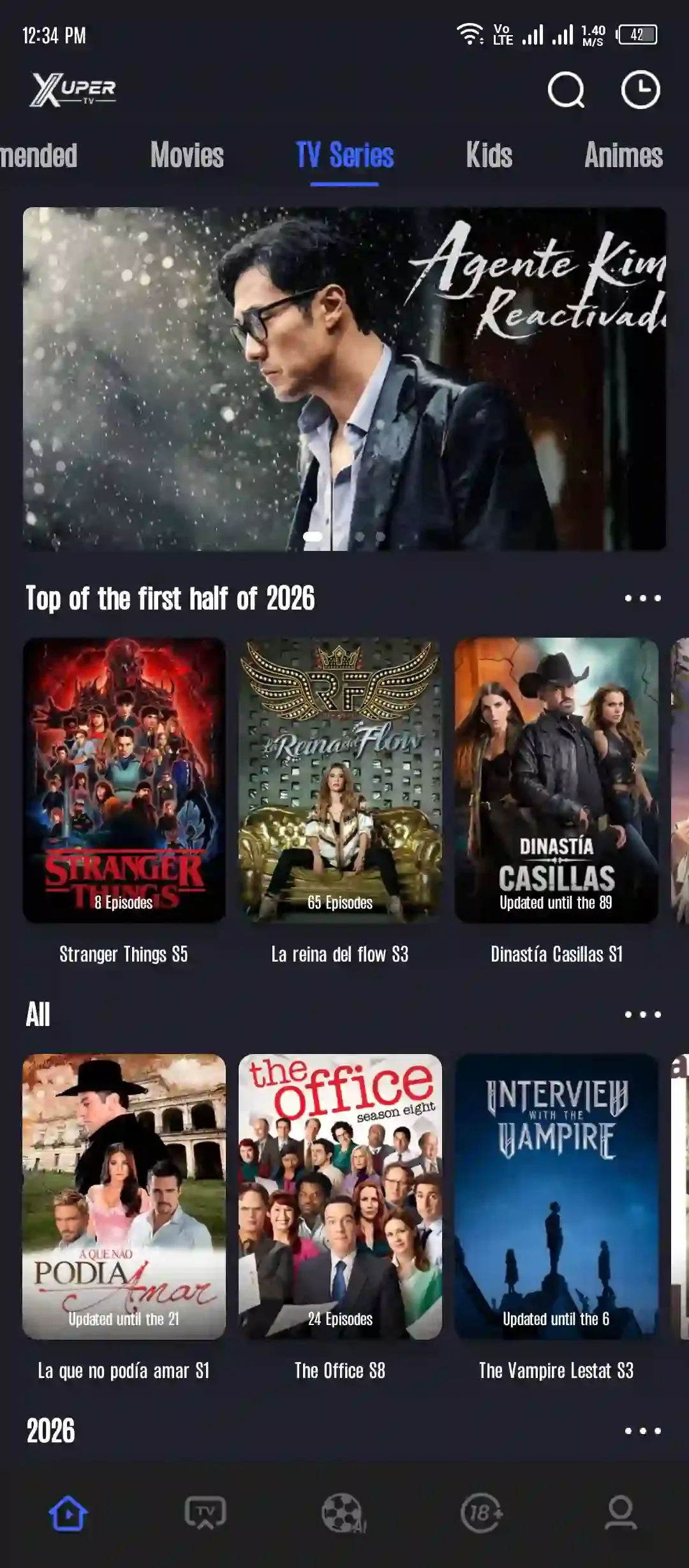 Xuper TV ejecutándose en smartphone y tablet con la interfaz de canales en vivo